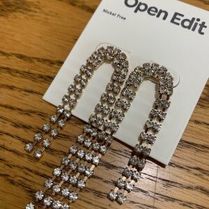 {Open Edit} NWT! Gold Rhinestone Curved Strand Earrings